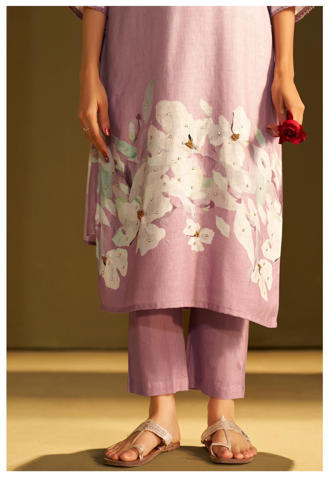 White Linen 3piece Set
Featuring intricate handwork and digital print dupatta